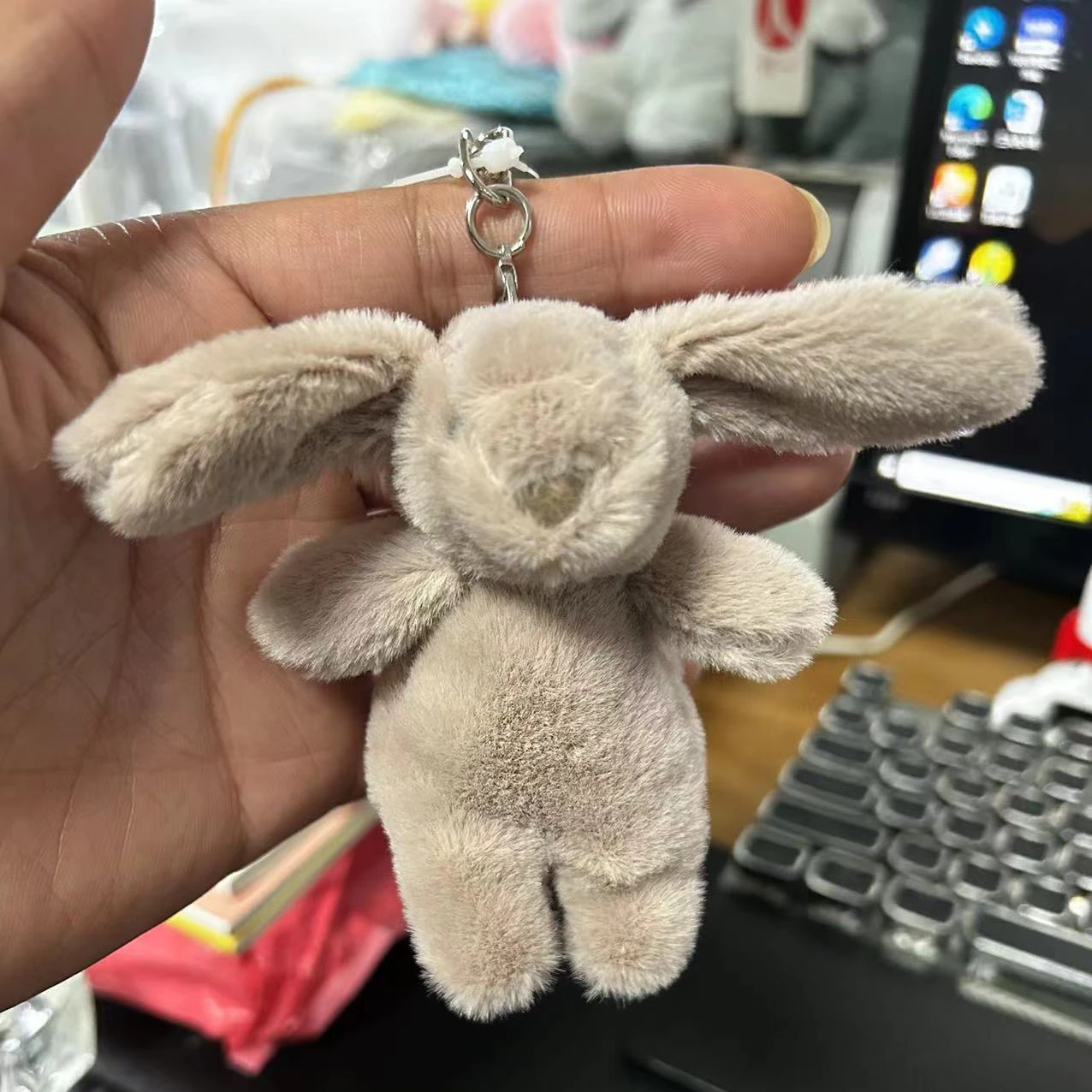 Chaveiro de Pelúcia de Coelho  - Carabiner Keychain avaliação e preço
